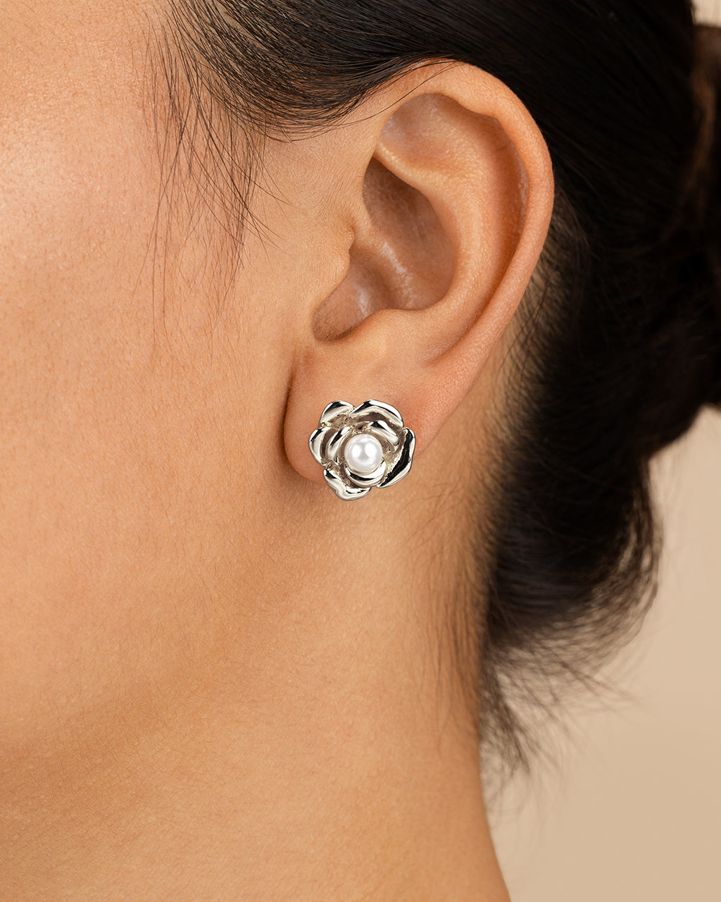 Rosa Pearl Flower Stud Earrings
